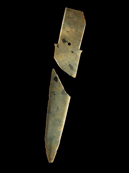 A LARGE FRAGMENTARY JADE CEREMONIAL DAGGER-AXE (GE)