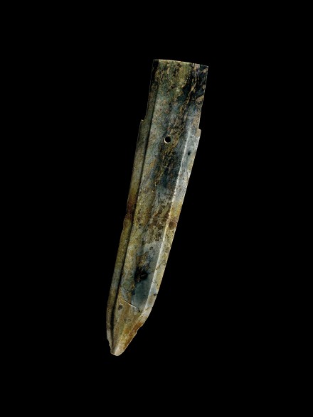 AN ARCHAIC JADE CEREMONIAL DAGGER-AXE (GE)