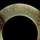 AN ARCHAIC JADE RING (HUAN)