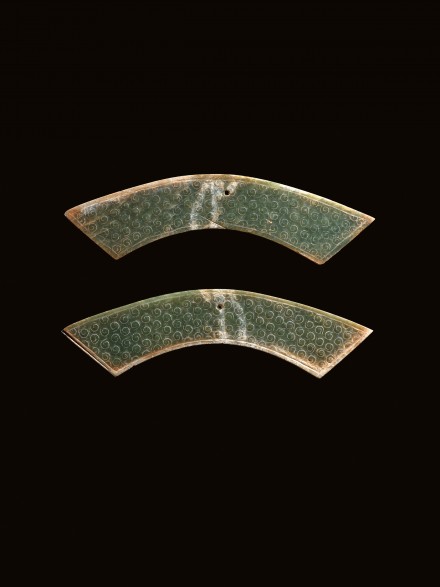 A PAIR OF LARGE ARCHAIC JADE PENDANTS (HUANG)