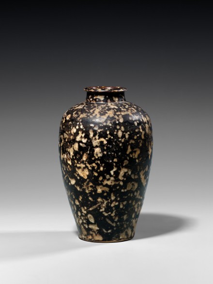 A JIZHOU ‘TORTOISESHELL’-GLAZED POTTERY VASE