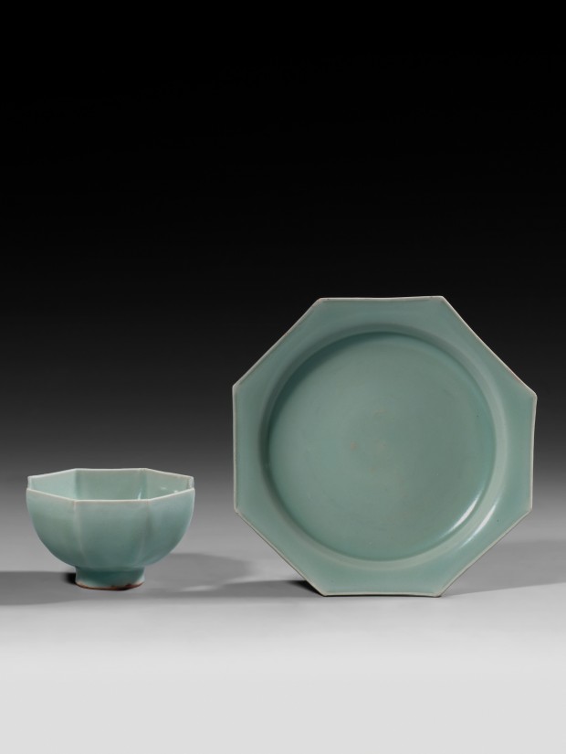 A LONGQUAN CELADON OCTAGONAL DISH AND MATCHING BOWL