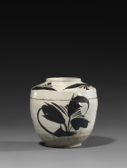 A PAINTED CIZHOU POTTERY JAR AND COVER