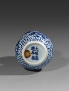 A SMALL MING BLUE AND WHITE PORCELAIN DOUBLE-GOURD ‘DRAGON’ VASE