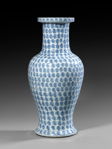 A BLUE AND WHITE PORCELAIN ‘SHOU’ CHARACTERS VASE