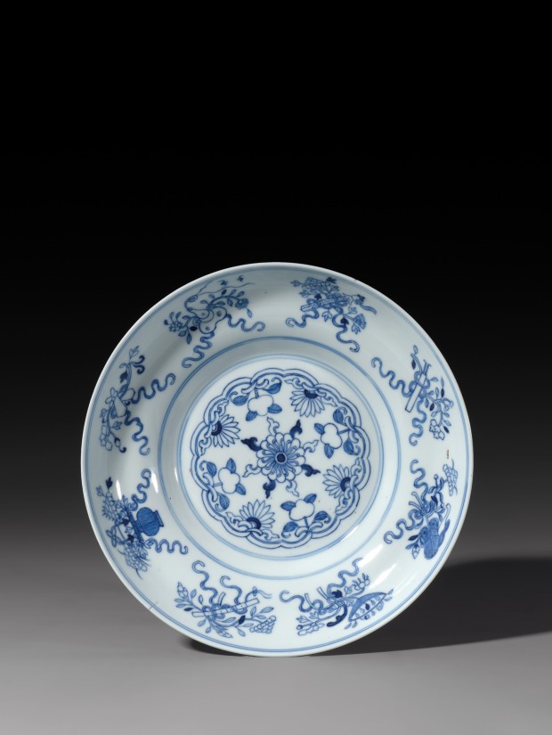 A BLUE AND WHITE PORCELAIN ‘EMBLEMS’ BOWL