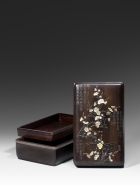 AN INLAID ZITAN ‘PRUNUS’ BOX AND COVER