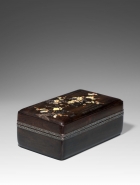 AN INLAID ZITAN ‘PRUNUS’ BOX AND COVER