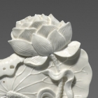 A SOFT-PASTE WHITE PORCELAIN LOTUS-FORM PALETTE (BITIAN)