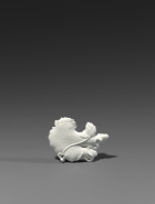 A SOFT-PASTE WHITE PORCELAIN LOTUS-FORM PALETTE (BITIAN)