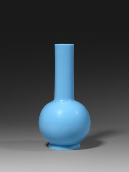 AN IMPERIAL TURQUOISE-BLUE GLASS ‘TIANQIU PING’ VASE