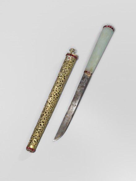 AN IMPERIAL HUNTING KNIFE AND SCABBARD
