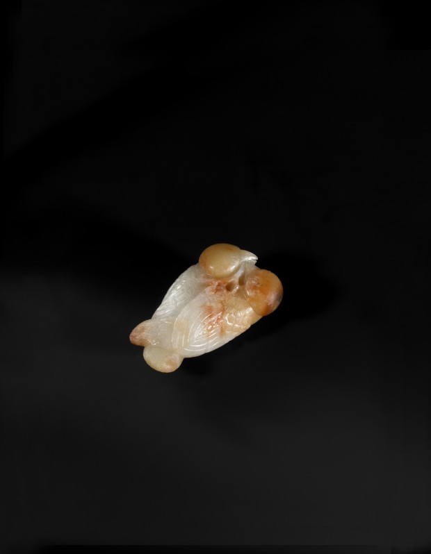 A JADE CARVING OF A PAIR OF MAGPIES
